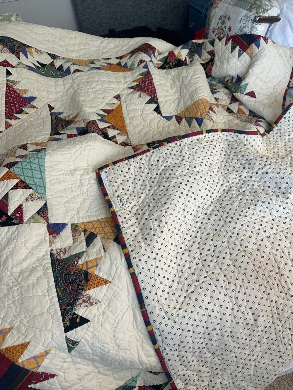 Cream Patchwork Quilt with Multicolor Triangle Ring Design